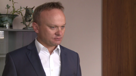 M. Wołos (TMS Brokers): Słabnąca koniunktura w Niemczech zwiększa szanse na obniżkę stóp procentowych INWESTOR, ,Marek Wołos, TMS Brokers, inflacja w Polsce, deflacja w Polsce, handel zagraniczny Polski, embargo rosyjskie, spowolnienie w Niemczech, eksport do Niemiec, RPP, NBP, obniżki stóp procentowych, łagodzenie polityki pieniężnej - W czerwcu spadł polski eksport do Niemiec i strefy euro, po raz pierwszy od wielu miesięcy – tak interpretuje wstępne dane GUS część ekonomistów. Jeśli te prognozy się potwierdzą, to wzrosną szanse na obniżki stóp procentowych przez RPP. Tym bardziej że w drugim kwartale wyhamowała dynamika wynagrodzeń, a inflację dodatkowo obniży rosyjskie embargo.