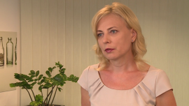 Coca-Cola zapowiada kolejne inwestycje w Polsce. Pracuje także nad nowymi produktami BIZNES, ,Coca-Cola, inwestycje, Polska, Iwona Jacaszek - Po zakończeniu rozbudowy zakładu produkcyjnego w Radzyminie Coca-Cola zapowiada kolejne projekty w Polsce. To dowód na to, że z polskim rynkiem koncern wiąże duże nadzieje. Przedstawiciele firmy zapowiadają również inwestycje w rozwój produktów ze swojego portfolio, bo – jak podkreślają – Polacy lubią nowości.