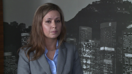 Erste Securities: Skup obligacji przez EBC obniży zyski polskich banków INWESTOR, ,banki, sektor bankowy w Polsce, banki tureckie, banki w Turcji, carry trade, EBC, skup aktywów, rachunek bieżący, rynki wschodzące, import kapitału, przepływ kapitału, stopy procentowe - Działania EBC zwiększają szanse na to, że Rada Polityki Pieniężnej zdecyduje się obniżyć stopy procentowe. To odbiłoby się negatywnie na zyskach większości banków w Polsce. Zyskać mogą za to banki z rynków wschodzących, takich jak Turcja, które pozyskują dużą część kapitału na zagranicznych rynkach. Inwestorzy muszą jednak wziąć pod uwagę ryzyko, jakie wiąże się z silnym uzależnieniem od zagranicznego finansowania – przekonuje Erste Securities Polska.