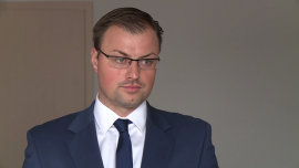 M. Stebakow (DM Banku BPS): Wojas, Bytom, Monnari i Gino Rossi mają największy potencjał wzrostu wyników. Pogoda sprzyjała całej branży INWESTOR, ,LPP, Monnari, Gino Rossi, Bytom, Redan, Solar, Vistula, sprzedaż odzieży w Polsce, rynek odzieży w Polsce, sprzedaż detaliczna, CCC, LPP w Rosji, LPP na Ukrainie, wyniki spółek odzieżowych - Sprzedaż odzieży rosła w pierwszym półroczu trzy razy szybciej niż ogólna sprzedaż detaliczna w Polsce. Branży sprzyjała dobra pogoda, która pozwoliła uzyskać wysokie marże na kolekcjach wiosenno-letnich. Inwestorzy chętnie kupowali akcje spółek odzieżowych od 2013 r., licząc na dynamiczny wzrost wyników. W tym gronie najlepiej powinny wypaść: Bytom, Monnari, Wojas oraz Gino Rossi – prognozował jeszcze przed publikacją wyników dwóch pierwszych spółek Marcin Stebakow z DM Banku BPS.