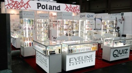 Eveline Cosmetics na Międzynarodowych Targach Cosmoprof North America Las Vegas BIZNES, Gospodarka - W dniach 13 do 15 lipca 2014 Eveline Cosmetics uczestniczyła w misji gospodarczej w USA, która odbyła się na targach COSMOPROF NORTH AMERICA – LAS VEGAS, Mandalay Bay Convention Center.