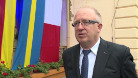 KGHM, Enea i Tauron wniosą wkład w polski atom. Jest umowa ws. nabycia udziałów BIZNES, ,PGE, PGE EJ 1, Tauron PE, KGHM, Enea, polski atom, elektrownia jądrowa w Polsce, projekt jądrowy, KE, kontrakty różnicowe w energetyce, wsparcie publiczne dla projektu jądrowego - KGHM, Enea i Tauron kupią po 10 proc. udziałów w spółce celowej PGE odpowiedzialnej za projekt elektrowni jądrowej PGE EJ 1. Pieniądze mają pokryć koszty fazy wstępnej projektu, a decyzja o dalszym zaangażowaniu ma być podjęta w 2017 r. PGE przygotuje do końca 2014 r. warianty wsparcia publicznego dla inwestycji. Jednym z rozważanych są kontrakty różnicowe, na które zdecydowała się Wielka Brytania.