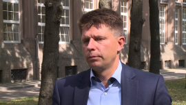 R. Petru (TEP): Deflacja w Polsce jest tą dobrą deflacją, bo nie wynika z recesji INWESTOR, ,Towarzystwo Ekonomistów Polskich, TEP, Ryszard Petru, deflacja, deflacja w sierpniu, GUS, inflacja, RPP, inflacja, stopy procentowe, RPP obniżka w październiku, dobra deflacja, zła deflacja - W sierpniu średni poziom cen był o 0,3 proc. niższy niż rok temu. To już drugi miesiąc z rzędu spadku cen, co wywołuje obawy części ekonomistów. Ich zdaniem jest to groźne zjawisko i RPP powinna szybko działać, by powstrzymać utrwalenie się deflacji. Przeciwnego zdania jest Ryszard Petru. W jego ocenie nie ma powodów do niepokoju, bo spadek cen jest przejściowy, a koniunktura w polskiej gospodarce wciąż dobra.