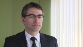 D. Winek (BGŻ): Rząd wciąż zbyt optymistycznie prognozuje wzrost PKB w 2015 r. Wpływy z VAT i CIT będą niższe INWESTOR, ,BGŻ, Dariusz Winek, budżet państwa 2015, ustawa budżetowa 2015, założenia do budżetu 2015, PKB budżet 2015, inflacja budżet 2015, deficyt budżet 2015, wydatki publiczne, podatki - Dziś rząd ma przyjąć projekt budżetu na 2015 r., który będzie zakładał wolniejszy wzrost PKB oraz cen w stosunku do czerwcowych założeń. Według informacji „Gazety Wyborczej” nowy projekt zakłada wzrost gospodarczy na poziomie 3,4 proc. i inflację w wysokości 1,2 proc. Zdaniem głównego ekonomisty BGŻ gospodarka będzie rosła znacznie wolniej – w 2015 r. dynamika PKB wyniesie 2,6-2,8 proc., wskutek czego pojawi się luka w budżecie.