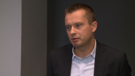 Firmy z branży jubilerskiej notują zyski. Briju otwiera kolejne sklepy INWESTOR, ,Przemysław Piotrowski, Briju SA, wyroby jubilerskie, zysk, usługi jubilerskie - Do końca roku firma jubilerska Briju zamierza uruchomić cztery sklepy – 30 września rozpocznie działalność placówka w jednej z wrocławskich galerii handlowych. Cel na przyszły rok to kolejne 20 sklepów. Spółka przez rozbudowę sieci chce zwiększać rozpoznawalność marki i zmniejszać dystans dzielący ją od liderów rynku.