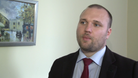 Rząd zachęca do emisji obligacji korporacyjnych. Dziś w Sejmie pierwsze czytanie projektu ustawy INWESTOR, ,obligacje, projekt ustawy, Sejm, dług, finansowanie - Nowa ustawa o obligacjach ma zachęcić firmy do pozyskiwania w ten sposób kapitału. Projekt ustawy, którym zajmuje się Sejm, wprowadza nowe kategorie i upraszcza ten rynek. Wciąż jednak brakuje rozwiązania innych problemów inwestorów, chociażby tych związanych z administrowaniem hipotekami.