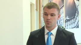 Tylko Fed może zahamować długoterminowe wzrosty w USA. Spółki pokazują bardzo dobre wyniki INWESTOR, ,USA, S&P, Fed, QE - Lepsze od oczekiwań wyniki spółek w USA to efekt nie tyle ich znacząco lepszej sytuacji, ile obniżania prognoz w ostatnich kilku tygodniach. Dla rynku ważniejsze jest to, o ile te prognozy zostaną pobite przez dane ze spółek. Amerykańska gospodarka ma się jednak dobrze i wygląda na to, że w ciągu najbliższego roku giełdy będą dość mocno rosły. Jedynym hamulcem, który dziś inwestorzy mogą brać pod uwagę, jest wzrost inflacji w Stanach, a co za tym idzie – znacząco wyższe niż obecnie stopy procentowe.