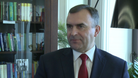 W. Karpiński: co siódme euro z funduszy UE trafi na wsparcie innowacyjności BIZNES, ,ARP, innowacje, strategia, restrukturyzacja, przemysł - Większe wsparcie innowacyjności przemysłu to szansa na podniesienie konkurencyjności polskiej gospodarki – ocenia minister skarbu państwa. Na takie wsparcie są dostępne duże środki z Unii Europejskiej – co siódme euro z funduszy strukturalnych ma być przeznaczone na innowacyjność. Przyczyni się do tego również nowa strategia Agencji Rozwoju Przemysłu, która zakłada, że agencja wyda na wsparcie innowacji do 2020 roku ponad 1 mld zł.