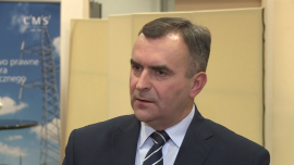 W. Karpiński: Jesteśmy świadkami ekspansji polskiej chemii. Szybszy rozwój będzie możliwy dzięki inwestycjom w nowe technologie BIZNES, ,Ministerstwo Skarbu Państwa, Ministerstwo Skarbu, przemysł chemiczny, chemia, branża chemiczna, sektor chemiczny, specustawa węglowodorowa - Polski sektor chemiczny znajduje się na ścieżce wzrostowej zarówno w kraju, jak i za granicą – podkreśla Włodzimierz Karpiński, minister skarbu państwa. Dalszej ekspansji będą sprzyjać inwestycje w nowe technologie realizowane dzięki nowej perspektywie unijnej. Zagrożeniem może być umowa o wolnym handlu z USA oraz polityka klimatyczna UE.