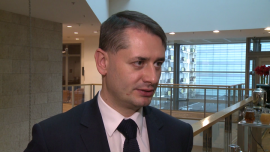 Zakłady Mięsne Henryk Kania stawiają na rozwój organiczny. Na koniec roku chcą podtrzymać tempo wzrostu z trzech poprzednich kwartałów INWESTOR, ,Zakłady Mięsne Henryk Kania, wyniki, III kwartał 2014, prognoza, inwestycje, zadłużenie, zobowiązania - Zakłady Mięsne Henryk Kania w następnych kwartałach nie planują inwestycji i chcą skupić się na stopniowym wzroście. Jeśli zgodnie z deklaracjami zarządu utrzymają dotychczasowe tempo, przychody spółki w tym roku sięgną 950 mln zł, a wynik netto przekroczy 30 mln zł.