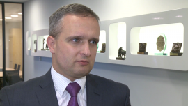 Polskie obligacje wciąż atrakcyjne dla inwestorów. Na papierach w euro zaczyna się tracić INWESTOR, ,EBC, NBP, obligacje, stopy procentowe, inwestorzy, gospodarka - Mimo spadku stóp procentowych NBP inwestorzy nie rezygnują z polskich obligacji. Choć są nisko oprocentowane, to i tak są znacznie bardziej atrakcyjne niż przynoszące straty obligacje w euro.