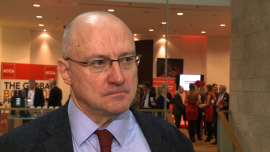 Biznes wciąż zainteresowany Rosją i Ukrainą. Mimo napiętej sytuacji na Wschodzie rynki te nadal przyciągają inwestorów BIZNES, ,dyrektor finansowy, finansista, CFO, CFO European Summit, Daniel Thorniley, kultura korporacyjna, ACCA Polska - Zagraniczne firmy prowadzące biznes w Rosji wstrzymują się z poważniejszymi decyzjami inwestycyjnymi, ale nie zamierzają rezygnować z tego rynku. Gospodarka Ukrainy konflikt odczuwa mocniej, a mimo to nie brakuje firm, które rozważają inwestycje, licząc na wzrost za 2-3 lata. Dla inwestorów zagranicznych Polska pozostaje bardzo atrakcyjnym rynkiem – podkreślano podczas siódmej edycji CFO European Summit.