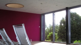 Sposób na hałaśliwego gościa BIZNES, Gospodarka - Hotel służy przede wszystkim do regeneracji sił po podróży. O tym, co można zrobić żeby nie przeszkadzali w tym hałaśliwi klienci o innych zainteresowaniach opowiada Romuald Wilk z firmy Knauf AMF produkującej sufitowe i ścienne systemy akustyczne z wełny drzewnej Heradesign®.