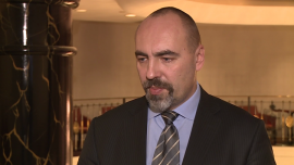 P. Szulec (Pioneer Pekao): W przyszłym roku europejska gospodarka odzyska wigor. Warte uwagi będą akcje niemieckich eksporterów INWESTOR, ,giełda, Europejski Bank Centralny, EBC, EBC TLTRO, strefa euro, europejskie banki, europejskie QE - Po drugim przetargu na tanie pożyczki z EBC, które cieszyły się niewielkim zainteresowaniem banków, analitycy oczekują coraz bardziej zdecydowanych działań Europejskiego Banku Centralnego. Powinny one nakręcić koniunkturę w Europie i osłabić euro, co wesprze eksporterów. Zdaniem Piotra Szuleca z Pioneer Pekao Investment Management niedowartościowane akcje europejskich spółek mogą być w 2015 r. dobrą inwestycją.