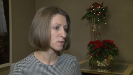 Marża na stacjach paliw wynosi zaledwie 3-5 proc. Polacy kupują więcej tańszej benzyny BIZNES, ,ceny ropy, notowania surowców, stacje benzynowa, stacja benzynowa, cena paliwa, cena surowców, ropa Brent, ropa naftowa - W związku z koniecznością posiadania zapasów i w zależności od ich poziomu ceny produktów naftowych na stacjach benzynowych dopiero po kilku dniach odzwierciedlają poziomy notowań na rynku hurtowym. Jak informuje Urszula Cieślak z BM Reflex, spadające ceny nie mają wpływu na marże detalistów, które wynoszą obecnie nie więcej niż 5 proc. Zwykle jednak powodują większe obroty, co wynika ze zwiększonej sprzedaży paliw i innych produktów w sklepie przy stacji.