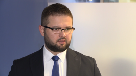 Wzrost udzielonych kredytów hipotecznych mógłby być większy. Ogranicza go polityka banków i regulacje BIZNES, ,kredyty hipoteczne, stopy procentowe, stopy procentowe NBP, Komisja Nadzoru Finansowego, banki hipoteczne w Polsce, banki - Rosnące wskaźniki gospodarcze, spadające bezrobocie, stabilizacja cen mieszkań, zwiększona aktywność deweloperów i przede wszystkim rekordowo niskie stopy procentowe pozwalają przypuszczać, że sytuacja na rynku kredytów hipotecznych w przyszłym roku powinna być jeszcze lepsza niż w tym. Jak zauważa Łukasz Lefanowicz, prezes Gerda Broker, rozwój tego kanału finansowania kupna nieruchomości ograniczają jednak wysokie marże banków i ostatnie rekomendacje Komisji Nadzoru Finansowego.