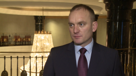 Dekpol: Pieniądze z giełdy wzmocnią trzy filary spółki. Najszybciej będzie się rozwijać produkcja łyżek do koparek INWESTOR, ,Dekpol, produkcja, GPW, emisja, budownictwo, mieszkania, deweloper, łyżki do koparek, eksport, inwestycje - Dekpol buduje i sprzedaje mieszkania, ale chce też rozwijać produkcję łyżek do koparek. Rozbudowuje swoją fabrykę, inwestuje w linie produkcyjne i stara się zdobyć nowe rynki eksportowe z amerykańskim na czele. Jeszcze w grudniu spółka zamierza przeprowadzić publiczną emisję akcji, by zdobyć środki na rozwój. Zapisy zaczynają się 9 grudnia.