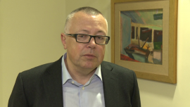 Alta zapowiada powrót do wypłacania dywidendy. Chce zakończyć wszystkie inwestycje poza osiedlem Siewierz Jeziorna INWESTOR, ,Siewierz Jeziorna, Alta, miasto, inwestycja, deweloper, zrównoważony rozwój, dywidenda, akcjonariusze, spółka - Alta SA planuje w ciągu najbliższych kilku lat wznowić politykę dywidendy. Spółka optymalizuje obecnie portfel inwestycji i zamierza stopniowo sprzedawać nieruchomości komercyjne, by w pełni skoncentrować się na inwestycji w Zrównoważonej Dzielnicy Siewierz Jeziorna, która ma według niej największy potencjał zysku.