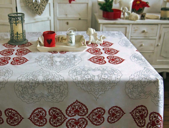 „Magiczne” kolekcje Andropolu w Sweet Home BIZNES, Gospodarka - Obrusy z nowej kolekcji Magic, nowe wzory pościeli satynowej, kolorowe tekstylia domowe plus całe mnóstwo okolicznościowych ozdób – takie są świąteczne propozycje Sweet Home, marki należącej do Andropol SA.