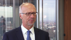 S. Sikora (Citi Handlowy): Zadłużeni we frankach powinni zachować spokój. Kurs się ustabilizuje BIZNES, ,Citi Handlowy, frank szwajcarski, kredyt, waluta, wahania kursowe - Osoby z kredytami we frankach szwajcarskich powinny powstrzymać się przed gwałtownymi reakcjami – podkreśla Sławomir Sikora, prezes zarządu banku Citi Handlowy. Cierpliwość oraz skupowanie niewielkich ilości tej waluty zawczasu mogą uchronić przed wahaniem kursu franka aż do nadejścia stabilizacji.