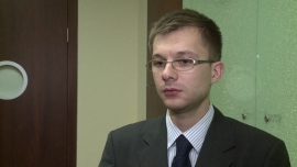 Ł. Bugaj (DM BOŚ): Przez sankcje i tanią ropę Rosja znajdzie się w 2015 r. wśród trzech najwolniej rozwijających się gospodarek świata INWESTOR, ,Rosja, sankcje, rating, gospodarka, rubel, zbrojenia, ropa, budżet, wojna na wschodzie Ukrainy, obligacje - Rosja jest w pierwszej trójce gospodarek świata o najgorszych prognozach na 2015 rok. Jej sytuacja będzie się dalej pogarszać, bo wciąż wisi nad nią groźba kolejnych sankcji. Natomiast samo obniżenie ratingu tego kraju do poziomu śmieciowego nie oznacza dla Rosji katastrofy.