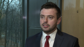 Polska zagłębiem samochodowym Europy. Eksport aut w ubiegłym roku sięgnął 18,6 mld euro BIZNES, ,motoryzacja, automotive, części samochodowe, przemysł motoryzacyjny, inwestycje zagraniczne, PKB, eksport części samochodowych, eksport - Branża automotive w Polsce wypracowuje blisko 10 proc. PKB i odpowiada za jedna dziesiątą polskiego eksportu. Według prognoz AutomotiveSuppliers.pl w 2014 r. wartość eksportu wyniosła 18,6 mld euro. W Europie Polska uznawana jest za zagłębie samochodowe. Chociaż nie ma własnej – sprzedawanej i produkowanej w Polsce –marki aut osobowych, a popyt wewnętrzny na nowe auta wciąż jest poniżej potencjału rynku.