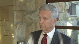 P. Kuczyński (Xelion): Można spodziewać się potwierdzenia niewielkiej podwyżki stóp procentowych w Stanach Zjednoczonych. W przesłuchaniu szefowej Fed najciekawsze będą jednak pytania INWESTOR, ,polityka monetarna, polityka monetarna Fed, Rezerwa Federalna, FED, Yellen, Janet Yellen, Xelion, stopy procentowe w USA - W pierwszej połowie roku oczekiwane jest nieznaczne podniesienie poziomu stóp procentowych w Stanach Zjednoczonych. W dążeniu do podwyżki Rezerwę Federalną może jednak powstrzymywać obawa przed deflacją. Na pewną wstrzemięźliwość członków FOMC w zacieśnianiu polityki pieniężnej wskazywać mogą opublikowane w ubiegłym tygodniu zapiski z posiedzenia komitetu. Wystąpienie szefowej Fed nie będzie niespodzianką, bo jego treść upubliczniana jest wcześniej. Ciekawsza może być sesja pytań, podczas której dziennikarze i analitycy będą chcieli uzyskać sugestie dotyczące skali podwyżki i momentu jej wprowadzenia.