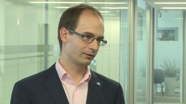 B. Wajszczuk (BNP Paribas): Rynek jest gotów kupić obligacje firm za kilkanaście miliardów złotych INWESTOR, ,obligacje korporacyjne, papiery dłużne, papiery skarbowe, obligacje o wysokiej rentowności, obligacje firm, obligacje samorządowe, obligacje wysoko oprocentowane, Catalyst, ryzyko na rynku obligacji - Od 1 lipca zacznie obowiązywać nowa ustawa o obligacjach. Zdaniem Błażeja Wajszczuka z banku BNP Paribas jest ona korzystna dla emitentów, przedsiębiorstw i korporacji. Dzięki niej będą oni mogli szukać finansowania nie tylko poprzez kredyt bankowy, lecz także na rynku kapitałowym. Popyt na papiery powinien być duży, bo obligacje korporacyjne zapewniają z reguły wyższe oprocentowanie niż lokaty bankowe i papiery emitowane przez Skarb Państwa przy stosunkowo niskim poziomie ryzyka.