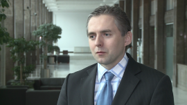 M. Buczak (Quercus TFI): Inwestowanie w akcje rosyjskich spółek może być opłacalne. Wiąże się jednak z ryzykiem INWESTOR, ,Rosja, rosyjskie spółki na rynkach finansowych, embargo rosyjskie, embargo ze strony Rosji, sankcje na rosyjskie firmy, sankcje a PKB, RTS, Moskwa, giełda, rubel, cena ropy - Inwestowanie w akcje rosyjskich spółek jest obecnie bardzo ryzykowne, ale może być także wysoce opłacalne – uważa Marek Buczak z Quercus TFI. Duże zyski może przynieść inwestycja w papiery spółek z branży stalowej, które koszty ponoszą w rublach, a zyski liczą w dolarach. Ale inwestycja taka musi brać pod uwagę m.in. ryzyko ewentualnego nałożenia na import tego rodzaju produktów z Unii Europejskiej ceł, które mogłyby negatywnie wpłynąć na sytuację branży.