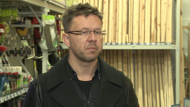 Minox czeka na wzrost cen i marż na rynku materiałów budowlanych. Spółka chce zainwestować w nowe markety Mrówka INWESTOR, ,materiały budowlane, sprzedaż, budownictwo, Koniunktura gospodarcza, inwestorzy indywidualni, pozwolenia na budowę - Grupa kapitałowa Minox zamierza inwestować w nowe markety budowlane. Rozmawia też o przejęciu już istniejących sklepów sieci Mrówka. Spółka liczy na to, że poprawiająca się koniunktura w polskim budownictwie przyniesie wzrost cen i marży osiąganej na sprzedaży materiałów budowlanych.