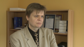 Spółka easyCALL.pl rozwija sieć sprzedaży i planuje pozyskanie partnera z zagranicy. Eksport usług ma zwiększyć przychody o jedną piątą INWESTOR, ,easycall, telefonia stacjonarna, internet, internet stacjonarny, połączenia telefoniczne, klienci indywidualni, usługi telekomunikacyjne, sieć sprzedaży - Spółka easyCALL.pl chce rozwijać sieć sprzedaży dla małych i średnich przedsiębiorstw poza województwem mazowieckim. W związku z tym spółka rozbudowuje pakiety oferowanych usług dotyczące przede wszystkim telekonferencji oraz wirtualnej centrali. Z każdego nowego oddziału firma spodziewa się pozyskać kilkudziesięciu nowych klientów w miesiącu. easyCALL.pl poszukuje także partnerów do współpracy za granicą. Eksport usług hurtowych ma zwiększyć przychody o około jedną piątą, czyli o 3 mln zł.