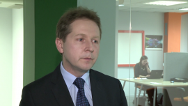 Serwis infoPraca chce być wiceliderem rynku. Inwestuje w aplikacje mobilne INWESTOR, ,praca, pracownicy, infoPraca, Pracuj.pl, rozwiązania mobilne, rekrutacja - Jeden z głównych serwisów rekrutacyjnych w Polsce – infoPraca, dostrzegając zmiany na polskim rynku pracy, zamierza rozwinąć możliwości mobilne serwisu, tak aby poszukiwanie pracy poprzez aplikacje czy portale społecznościowe było bardziej przyjazne. Z drugiej strony serwis chce poprawić bezpośredni kontakt z firmami, m.in. po to, by lepiej dopasować do nich ofertę kandydatów i zaoferować narzędzia, które pozwolą firmom efektywnie przesyłać informację zwrotne o procesie rekrutacji. Dzięki tym działaniom ma nadzieję zająć pozycję wyraźnego wicelidera rynku.