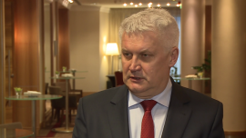 Tegoroczny portfel zamówień technologicznej spółki Qumak jest już wart niemal 500 mln zł. Po rozpoczęciu zamówień publicznych w ramach nowej perspektywy unijnej powinien istotnie wzrosnąć INWESTOR, ,IT, nowe technologie, systemy informatyczne, systemy informatyczne dla firm, systemy IT, Qumak, Qumak sektor publiczny, fundusze europejskie, perspektywa finansowa 2014-2020 - Tegoroczny portfel zamówień technologicznej spółki Qumak jest wart 486 mln zł, czyli nieco mniej niż w tym samym okresie ubiegłego roku. Firma jednak liczy na ożywienie w zamówieniach publicznych w ramach nowej perspektywy unijnej. Przedsiębiorstwo stawia na zlecenia dotyczące infrastruktury lotniczej, budowy i wyposażania centrów danych (tzw. data center) oraz multimediów.