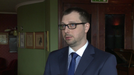 Admiral Markets: Górnictwo potrzebuje odważnych decyzji politycznych. Obniżenie kosztu wydobycia węgla uchroniłoby firmy wydobywcze przez upadkiem INWESTOR, ,surowce, węgiel, ARA, kopalnie, kopalnie węgla, JSW, KHW, KW, Admiral Markets, restrukturyzacja górnictwa - Ratunkiem dla polskiego górnictwa jest wzrost cen węgla na światowych rynkach lub cięcie kosztów działalności spółek wydobywczych. Środowisko związane z górnictwem nie ma wpływu na ceny surowca, ale może zrestrukturyzować kopalnie. Analitycy Admiral Markets podkreślają jednak, że politycy jak dotąd nie podjęli żadnych radykalnych decyzji, a to może doprowadzić polski przemysł górniczy do upadku i bankructwa.