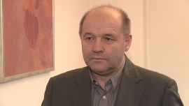 Dekada Realty: Najpierw inwestycje, potem giełda. Spółka za trzy lata chce mieć w Polsce 20 małych centrów handlowych INWESTOR, ,centra handlowe, Dekada, inwestycje, plany, parkiet, GPW, zintegrowane centrum komunikacyjne, obiekty handlowe - Dekada Realty, właściciel sieci dziesięciu małych centrów handlowych, chce w ciągu najbliższych trzech lat podwoić swój stan posiadania. Zamierza rozwijać format małych centrów handlowo-komunikacyjnych przy dworcach autobusowych i kolejowych. Dopiero gdy do spółki będzie należało co najmniej 20 obiektów, weźmie ona pod uwagę debiut na warszawskiej giełdzie.