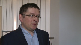 Agora chce rozwijać model płatnych treści w internecie. „Gazeta Wyborcza” ma już ponad 55 tys. płatnych użytkowników w sieci INWESTOR, ,Agora, Gazeta Wyborcza, internet, płatne treści, czytelnictwo, sprzedaż, prasa drukowana, paywall, strategia - Już co czwarty płatny czytelnik „Gazety Wyborczej” kupuje ją w wersji cyfrowej. Sprzedaż prasy drukowanej od ponad dekady systematycznie spada. Tradycyjne media szukają więc sposobu na dotarcie do czytelników za pomocą nowych technologii.