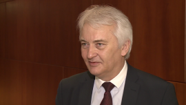 Priorytetem UE jest rozwój przemysłu. Będzie on zależeć m.in. od stanu infrastruktury kolejowej INWESTOR, ,PKP PLK, magistrala węglowa, linie kolejowe, przewozy towarowe, reindustrializacja - Sukces promowanego przez Komisję Europejską procesu reindustrializacji Europy zależy od inwestycji w infrastrukturę, zwłaszcza kolejową. To szczególnie ważne w Polsce, która jest mocniej uprzemysłowiona niż inne kraje. Dlatego PKP PLK zamierza skupić się w najbliższych latach na inwestycjach usprawniających transport towarowy.