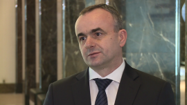 Firmy wznawiają inwestycje w odnawialne źródła energii. Ustawa ustabilizuje rynek BIZNES, ,ustawa o OZE, odnawialne źródła energii, aukcja dla producentów energii, RWE, zielona energia - Na początku maja wchodzi w życie nowa ustawa o odnawialnych źródłach energii. Pozwoli ona firmom z tego sektora na rozpoczęcie dużych inwestycji. Chociaż wciąż nie są znane szczegóły dotyczące cen energii z OZE w nowym systemie aukcyjnym, to nowe prawo zakończy okres niepewności na rynku. Konsumenci mogą spodziewać się obniżek cen zielonej energii.