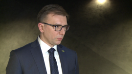 Grupa Famur planuje podbój azjatyckiego rynku. Spółka chce dostarczać maszyny górnicze m.in. do Indii INWESTOR, ,górnictwo, kopalnie węgla kamiennego, kopalnie odkrywkowe, maszyny, ekspansja zagraniczna, Azja, kombajny górnicze, strategia - Trudna sytuacja w polskim górnictwie węgla kamiennego sprawia, że Grupa Famur szuka nowych rynków zbytu dla swoich kombajnów na innych kontynentach. Spółka rozszerza też asortyment produkowanych urządzeń o maszyny stosowane w górnictwie odkrywkowym.