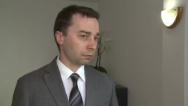 Konkurencja na rynku gazu coraz większa. Cięcie kosztów pozwoliło PGNiG zwiększyć zyski BIZNES, ,PGNiG, gaz, Gazprom, negocjacje, kontrakt katarski, ceny, konkurencja, wyniki, prognozy, koszty, przychody - Mimo ciepłej zimy i rosnącej konkurencji na rynku gazu PGNiG zwiększyło zysk w I kwartale roku. Skutki trudnego otoczenia rynkowego udało się zmniejszyć przez program zwiększania efektywności i cięcie kosztów, m.in. związanych z zakupem gazu. Te mają szanse być jeszcze niższe dzięki renegocjacji kontraktu z Gazpromem.