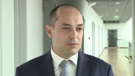 Usługi publiczne między krajami UE będą znacznie prostsze. To duże korzyści i oszczędności dla firm BIZNES, ,usługi, usługi biznesowe, usługi cyfrowe, wymiana gospodarcza, handel zagraniczny, współpraca gospodarcza, wymagania unijne, prawo unijne, prawo UE - Unijny projekt e-Sens ma na celu cyfryzację szeregu usług publicznych w krajach członkowskich UE, dzięki czemu procedury transgraniczne zostaną uproszczone. Łatwiej będzie m.in. rozpocząć działalność gospodarczą w innym państwie unijnym. Ułatwienia będą dotyczyć również służby zdrowia i europejskich zamówień publicznych. Pomysłodawcy projektu podkreślają, że pozwoli on nie tylko uruchomić potencjał 20 mln małych i średnich firm w UE, lecz także przyniesie duże oszczędności.