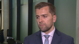 Koniec dużych inwestycji na rynku nieruchomości handlowych. Rynek będą napędzać mniejsze projekty i modernizacja już istniejących budynków BIZNES, ,powierzchnia handlowa, centrum handlowe, galeria, ulica handlowa, convenience, nieruchomości komercyjne, Cushman & Wakefield - Nowoczesna powierzchnia handlowa liczy dziś w Polsce 10 mln mkw., a w ostatnich latach przybywało jej w tempie 500 tys. mkw. rocznie. W najbliższym czasie dużych przedsięwzięć deweloperskich będzie mniej, ale to nie znaczy, że rynek znacząco spowolni. Powstawać będą galerie mniejsze, w mniejszych miastach, a istniejące obiekty będą rozbudowywane i modernizowane. Więcej inwestycji będzie widocznych również na ulicach handlowych.