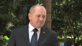 M. Sawicki: pracujemy nad zwiększeniem dochodowości polskich gospodarstw BIZNES, ,bioasekuracja, afrykański pomór świń, rolnicy, sprzedaż bezpośrednia rolników, konsolidacja handlu, Marek Sawicki - Według resortu rolnictwa rozwiązaniem, które może zwiększyć dochodowość gospodarstw rolnych, ma być umożliwienie im prowadzenia sprzedaży bezpośredniej. Istotne jest również usprawnienie łańcucha dostaw żywnościowych, a także konsolidacja sektora przetwórczego i handlowego w eksporcie. Tu jako pierwsze na dobrej drodze do porozumienia są branża mleczarska i drobiarska. Natomiast producenci trzody chlewnej z Podlasia w ponad 80 proc. przystąpili do programu bioasekuracji, który ma wygasić ogniska choroby w Polsce.