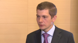 Optymistyczne prognozy NBP dla Polski. Deflacja napędzi konsumpcję, a ta wzrost gospodarczy BIZNES, ,wzrost gospodarczy, PKB, inflacja, deflacja, Instytut Ekonomiczny NBP, prognoza - Coraz lepsza sytuacja na rynku pracy, niskie ceny oraz rosnąca dynamika inwestycji przedsiębiorców napędzą wzrost polskiego PKB. NBP szacuje, że gospodarka wzrośnie w tym roku o 3,6 proc., a w kolejnych dwóch latach tempo będzie zbliżone. Bank prognozuje także spadek bezrobocia, powrót inflacji przed końcem tego roku oraz stopniowe umacnianie złotego.