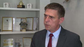 Grupa Recykl przewiduje wzrost przychodów w br. o około 10 proc. i wypłatę dywidendy za przyszły rok w wysokości 20-25 proc. zysku netto INWESTOR, ,recycling, recykling, opony, opony letnie, opony zimowe, akwizycja, debiut na giełdzie, debiut na GPW, dywidenda, dywidendy, wzrost sprzedaży, gospodarka odpadami - Zajmująca się gospodarowaniem odpadami Grupa Recykl zapowiada, że w ciągu najbliższych dwóch lat uda jej się dokończyć akwizycję przedsiębiorstwa zajmującego się sprzedażą wyrobów gotowych i zadebiutować na głównym parkiecie giełdy. Prezes Maciej Jasiewicz jest zdania, że za przyszły rok spółka najpewniej wypłaci dywidendę w wysokości 20-25 proc. zysku. W br. przychody Grupy mają wzrosnąć o około 10 proc.