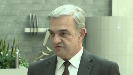 Polskie firmy intensywnie inwestują w badania nad pozyskiwaniem zielonej energii. Trwają prace nad 280 projektami BIZNES, ,ochrona środowiska w UE, odnawialne źródła energii, badania i rozwój, perspektywa finansowa 2014-2020 - W Polsce toczą się coraz bardziej intensywne prace badawczo-rozwojowe nad nowymi technologiami, które pozwalają oszczędniej gospodarować energią elektryczną. Jak podaje Stowarzyszenie Energii Odnawialnej, instytucje badawcze, uczelnie i firmy prowadzą w tej dziedzinie 280 innowacyjnych projektów. Doświadczenia pokazują, że nie umiemy ich jednak wykorzystywać na szeroką skalę na krajowym podwórku. Firmy szukają więc – często z wielkimi sukcesami – szans za granicą.