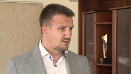 Simple planuje ekspansję na rynki zagraniczne INWESTOR, ,usługi informatyczne, usługi IT, rozwiązania informatyczne, rozwiązania IT, eksport usług, służba zdrowia, nauka, ERP, simple - Spółka Simple prowadzi wstępne rozmowy na temat wdrożenia swoich rozwiązań informatycznych w krajach UE. Chodzi o uniwersalne, niewymagające lokalizacji systemy front office dla wyższych uczelni oraz szpitali. Kraje będące w kręgu zainteresowań należą do Unii Europejskiej, więc podobnie jak Polska korzystają z unijnego budżetu. Przedstawiciel spółki nie chce jednak zdradzać na jakich rynkach prowadzone są rozmowy. Niemniej jednak zaznacza, że efekty tych rozmów będą widoczne w 2016 roku.