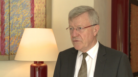 Zbliża się termin ogłoszenia przetargu na trzy okręty podwodne. Zintegrowane pociski manewrujące tylko w ofercie francuskiej BIZNES, ,Scorpene, DCNS, MBDA, okręt podwodny, program Orka, marynarka wojenna - Polska planuje wydać na trzy okręty podwodne 7,5 mld zł. Dostawy są zaplanowane na lata 2020-2025. Przetarg na okręty może zostać rozpisany jesienią, podpisanie umowy miałoby zaś nastąpić najpóźniej na początku 2017 r. Jedynym oferentem, który zaproponował okręty posiadające zintegrowane pociski manewrujące, jest francuski DCNS.