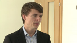 Audytel: Rynek telekomunikacyjny może rosnąć dzięki efektowi synergii z innymi branżami i wykorzystaniu usług w technologii chmury. Niezależnie od tego branżę czeka stopniowa konsolidacja INWESTOR, ,synergia, telekomunikacja, chmura - Przedsiębiorstwa z sektora telekomunikacyjnego szukają nowych źródeł przychodów. Według danych UKE tylko w ubiegłym roku polski rynek telekomunikacyjny skurczył się o 2,6 proc. Jego wartość wyniosła 39,2 mld zł. Według spółki Audytel wzrost może zapewnić współpraca z innymi branżami, np. bankowością, lub wykorzystanie usług w technologii chmury. Niezależnie od tego rynek czeka stopniowa konsolidacja. Dzięki niej możliwe jest obniżenie kosztów i utrzymanie konkurencyjności.