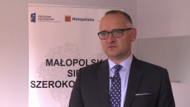 Szerokopasmowy internet do listopada pokryje całą Małopolskę. Gotowe jest prawie 800 km światłowodów BIZNES, ,światłowody, internet, szerokopasmowy internet, sieć światłowodów, Małopolska Sieć Szerokopasmowa, Hyperion, cyfryzacja, cyfrowa gospdoarka - Blisko 650 km światłowodów wybudowano i odebrano, w trakcie odbioru jest kolejnych 150 km – Małopolska Sieć Szerokopasmowa w sumie będzie obejmować ponad 1250 km. Projekt ma się zakończyć w listopadzie, co oznacza, że za kilka miesięcy cała Małopolska będzie w zasięgu szerokopasmowego internetu. Zmiany na lepsze odczują wszyscy, zarówno mieszkańcy i przedsiębiorcy, jak i urzędy.